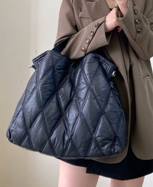 画像8: Women's New solid color down one-shoulder handbag tote Shoulder Bag ソリッドカラーダウンワンショルダーキルティングハンドバッグトートショルダー2WAYバッグ (8)