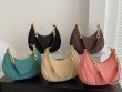 画像5: under arm crescent moon shoulder tote bag　男女兼用ユニセックスチェーンハンドルレザー三日月型クロワッサンアンダーアームショルダートートバッグ (5)