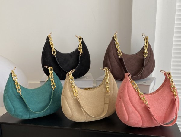 画像5: under arm crescent moon shoulder tote bag　男女兼用ユニセックスチェーンハンドルレザー三日月型クロワッサンアンダーアームショルダートートバッグ (5)