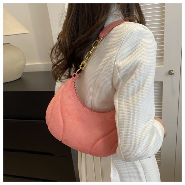 画像7: under arm crescent moon shoulder tote bag　男女兼用ユニセックスチェーンハンドルレザー三日月型クロワッサンアンダーアームショルダートートバッグ (7)