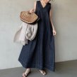 画像2: Women's artistic denim long skirt tie back dress long maxi length　Vネックデニムロングマキシドレスジャンパースカート (2)