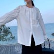画像2: Women's  round neck lazy style pleated long sleeve shirt blouse 　ミドル丈 ラウンドネック プリーツ 長袖シャツブラウス (2)
