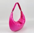 画像16: down armpit candy color crescent bag tote shoulder crossbody bag 　ダウンキャンディーカラーアンダーアームクロワッサン三日月型トートショルダークロスボディーポシェットバッグ (16)