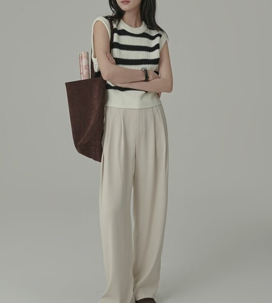 画像4: Women's black and white striped short high waisted round neck knitted vest sweater　ボーダーフラウンドネックショート丈ベストジレセーター (4)