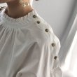 画像4: Women's Volume sleeve shoulder button blouse T-shirt  ラタンボリュームパフスリーブ長袖ブラウス　 Tシャツ (4)