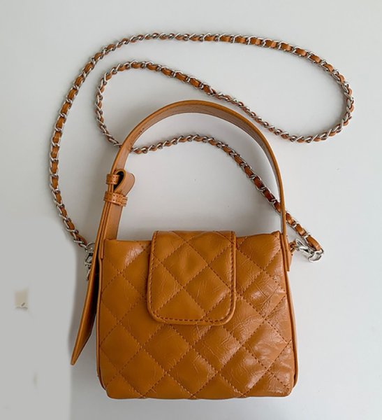 画像11: quilted leather Mini tote shoulder 2WAY bag　ユニセックス男女兼用キルティングレザー ミニトートショルダーバッグ (11)