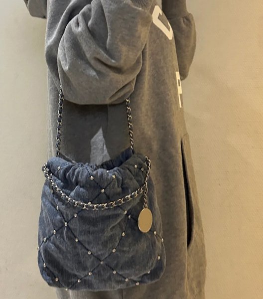 画像6: silver studs Denim Diamond Car Stitch Single Chain Shoulder Crossbody  Tote Bag　シルバースタッズ付きデニムダイアモンドステッチチェーンショルダークロスボディートートバッグ (6)