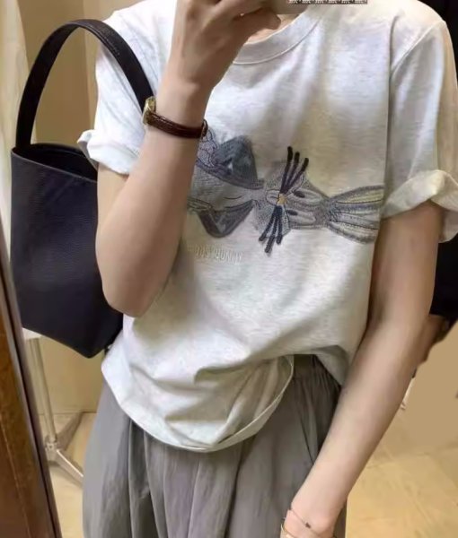 画像4: Sideways Bugs Bunny embroidery short-sleeved T-shirt 　男女兼用ユニセックス横向きバックスバニー刺繍半袖Tシャツ  (4)