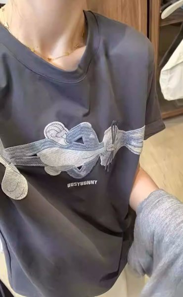 画像3: Sideways Bugs Bunny embroidery short-sleeved T-shirt 　男女兼用ユニセックス横向きバックスバニー刺繍半袖Tシャツ  (3)