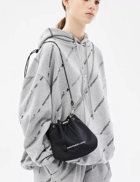 画像1:  chain drawstring  small bucket chain drawstring nylon waterproof small  crossbody bag Tote Shoulder Bag　バケットチェーン巾着ナイロン防水スモールクロスボディバッグトートショルダーバッグ (1)