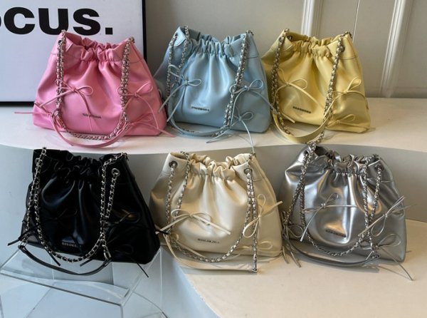 画像10: Leather Ribbon Pleated Cloud Bucket Crossbody Bag　レザーリボンプリーツクラウドバケットクロスボディバッグトートショルダー２WAYバッグ (10)