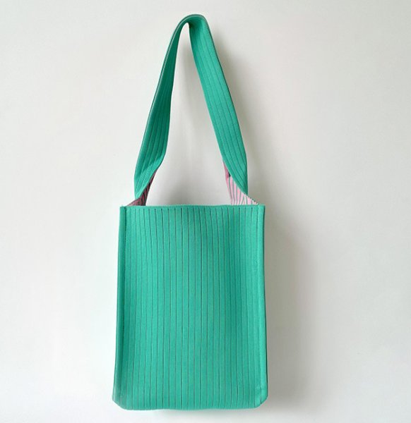 画像4: unisex Knit striped one-shoulder bag tote  bag　男女兼用ニット ストライプ ワンショルダーバッグ (4)
