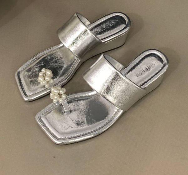 画像6: Leather flower pearl-like bijou heel sandals  slippers　ユニセックスレザーパールフラワーヒールサンダルスリッパ (6)