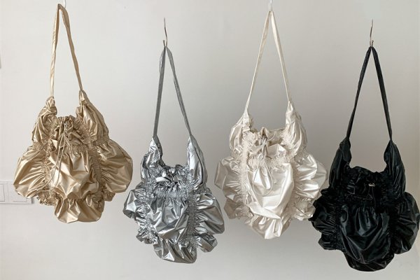 画像12: Pleated drawstring elastic large capacity single shoulder cloud bag tote bag　ショルダーユニセックスプリーツクラウド巾着ショルダートートバッグ (12)