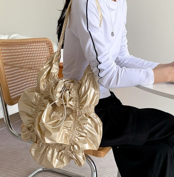画像2: Pleated drawstring elastic large capacity single shoulder cloud bag tote bag　ショルダーユニセックスプリーツクラウド巾着ショルダートートバッグ (2)