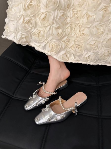 画像4: Low heel leather pearl strap & pearl flower French evening toe cap half pumps Slippers レザーローヒールパールフラワー＆パールストラップハーフパンプス ミュール　サンダルスリッパ (4)