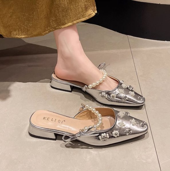 画像9: Low heel leather pearl strap & pearl flower French evening toe cap half pumps Slippers レザーローヒールパールフラワー＆パールストラップハーフパンプス ミュール　サンダルスリッパ (9)