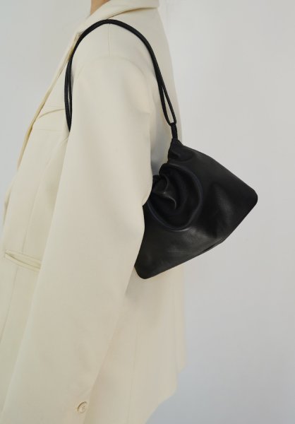 画像3:  soft leather drawstring bag One shoulder High-end pleated cloud bag  tote bag　レザー巾着ワンショルダープリーツクラウドトートショルダーポシェットバッグ (3)