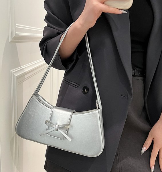 画像6:  leather Ribbon Underarm Tote Shoulder Bag　レザーワンショルダーリボン付きアンダーアームトートショルダーバッグ (6)