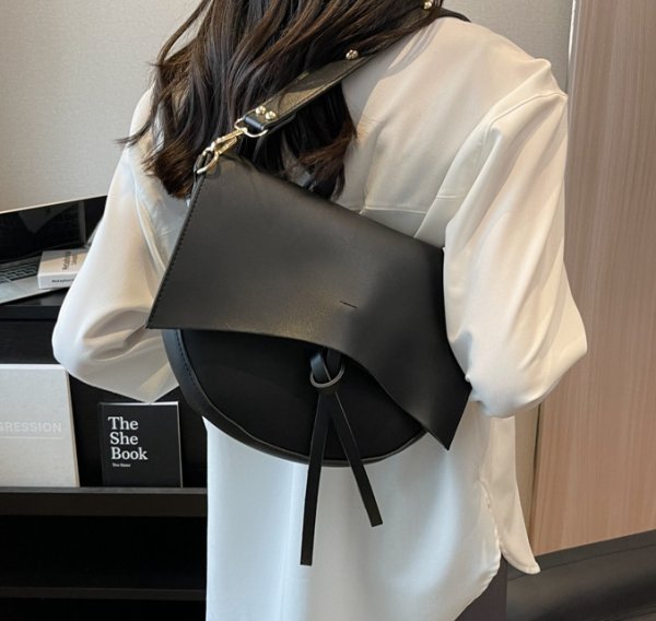 画像9: Textured Saddle Shoulder Tote Underarm Bag　レザーサドルトートショルダーアンダーアームバッグ (9)