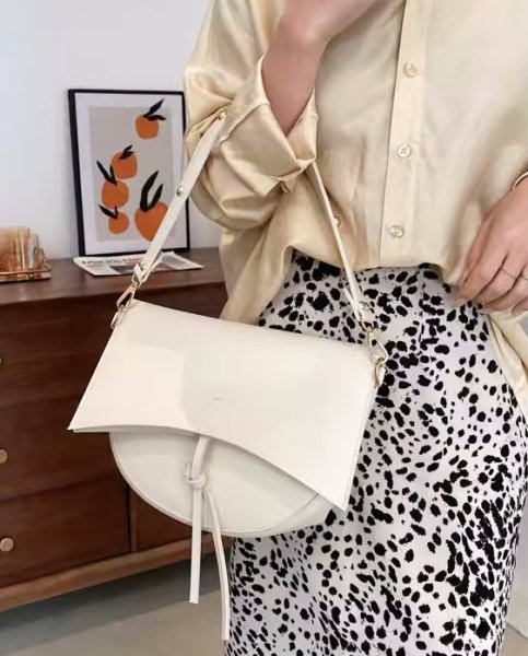 画像8: Textured Saddle Shoulder Tote Underarm Bag　レザーサドルトートショルダーアンダーアームバッグ (8)