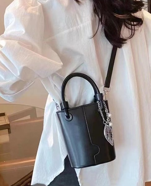 画像4: CrossbodyBucket Bag Shoulder Tote  Bag　レザーバケットクロスボディートートショルダーバッグ (4)