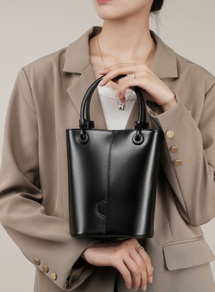 画像5: CrossbodyBucket Bag Shoulder Tote  Bag　レザーバケットクロスボディートートショルダーバッグ (5)