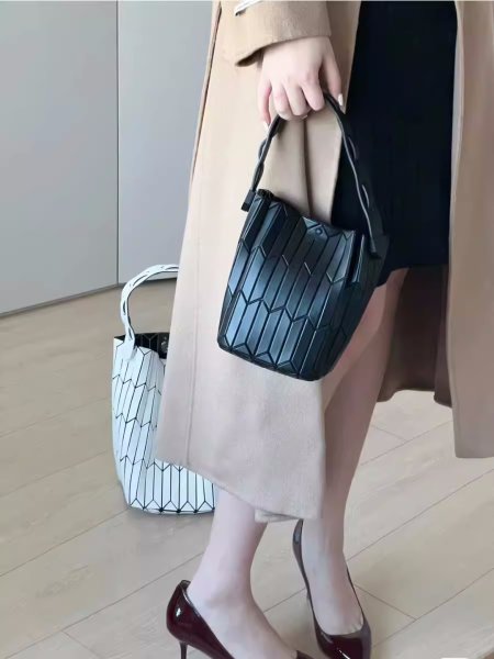 画像13: Geometric Rhombus Bucket Tote Bag　幾何学菱形バケットトートアンダーアームバッグ (13)