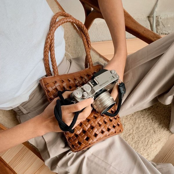 画像4: Woven small bucket tote bag　レザー編み込みスモールトートバッグ (4)