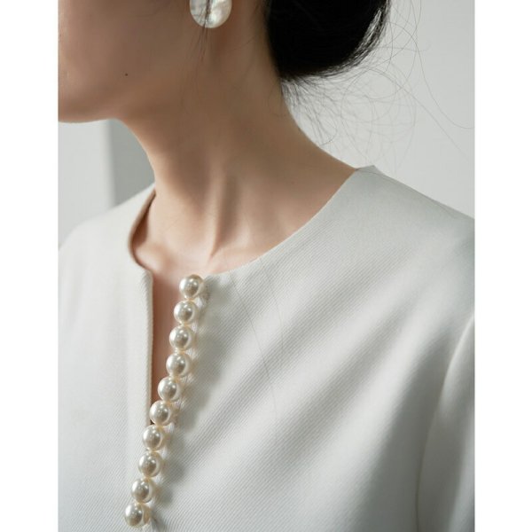 画像4: Women's V-neck 3/4 sleeve pearl blouse　Vネックパール付き7分袖シャツブラウス (4)