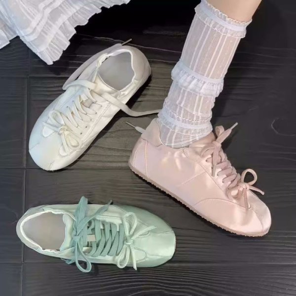画像5: Flat sneakers with satin ribbons Ballerina shoes lace-up 　男女兼用ユニセックスサテンリボン付きフラットスニーカー バレリーナシューズレースアップスニーカー (5)