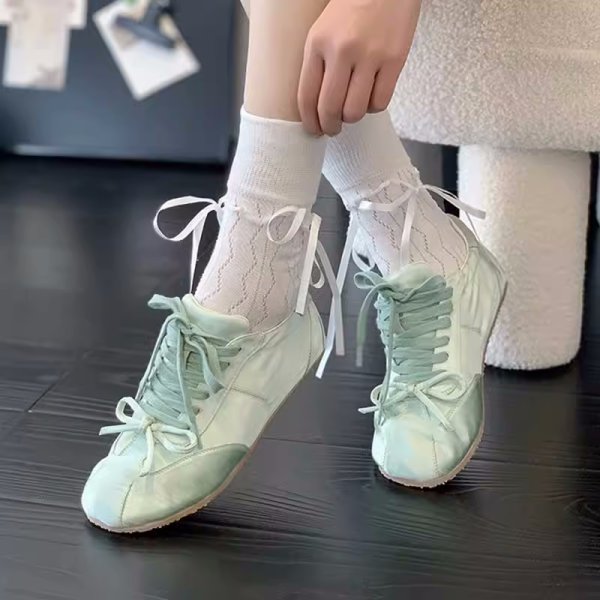 画像6: Flat sneakers with satin ribbons Ballerina shoes lace-up 　男女兼用ユニセックスサテンリボン付きフラットスニーカー バレリーナシューズレースアップスニーカー (6)