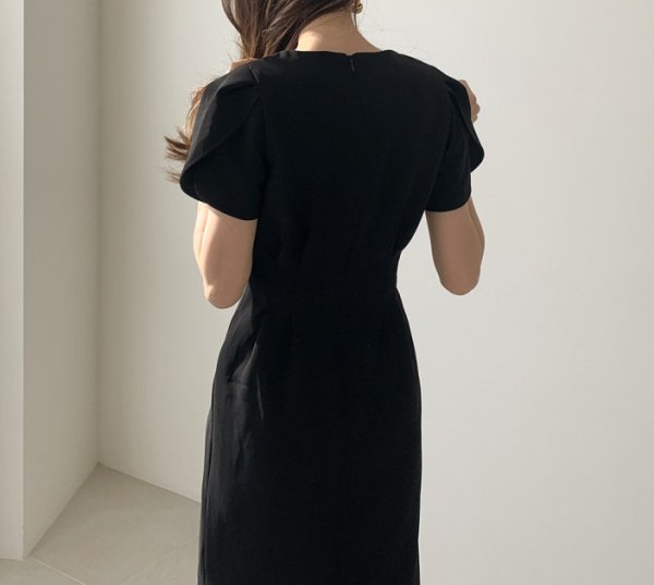 画像8: Women's Puff sleeve tuck knee length mid-calf tight dress　パフスリーブ ひざ下丈ミモレ丈タイトワンピースドレス (8)