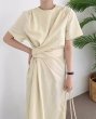 画像1: Women's irregular strap design waist slimming back slit short-sleeved dress　　イレギュラーデザイン膝下ミディアム丈ウエストスリミングワンピースドレス (1)