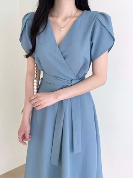 画像1: Women's V-neck strap waist slimming mid-length petal sleeve dress　　Vネックチュリップ袖ウエストストリング膝下ミディアム丈ワンピースドレス (1)