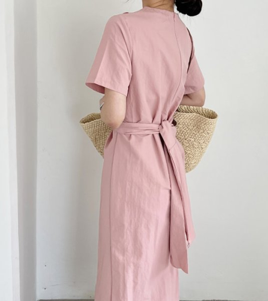 画像6: Women's irregular strap design waist slimming back slit short-sleeved dress　　イレギュラーデザイン膝下ミディアム丈ウエストスリミングワンピースドレス (6)