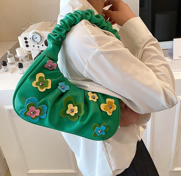 画像11: Flower Emblem Leather Underarm Tote Shoulder Bag　レザーワンハンドルフラワーエンブレムトートショルダーアンダーアームバッグかばん (11)