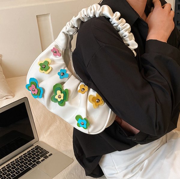 画像9: Flower Emblem Leather Underarm Tote Shoulder Bag　レザーワンハンドルフラワーエンブレムトートショルダーアンダーアームバッグかばん (9)