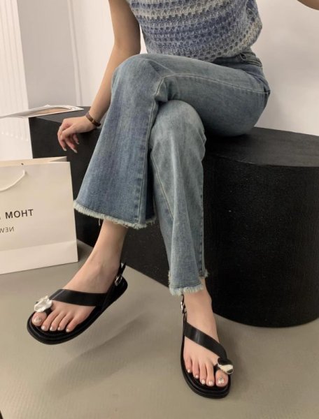 画像9: Women's  Thong leather sandals with metal detailing Slippers　 メタル付きトングレザーフラットサンダル スリッパ  (9)