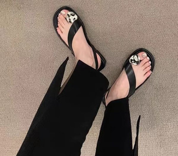 画像15: Women's  Thong leather sandals with metal detailing Slippers　 メタル付きトングレザーフラットサンダル スリッパ  (15)