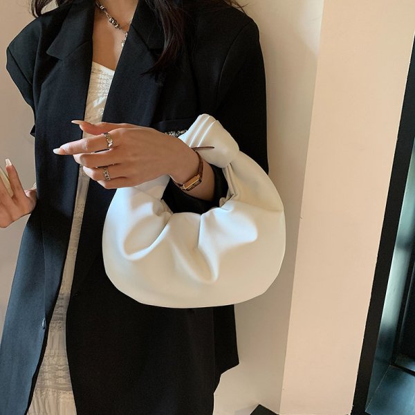 画像11: Leather one-handle croissant half-moon tote bag　レザーワンハンドルクロワッサン半月トートバッグ (11)