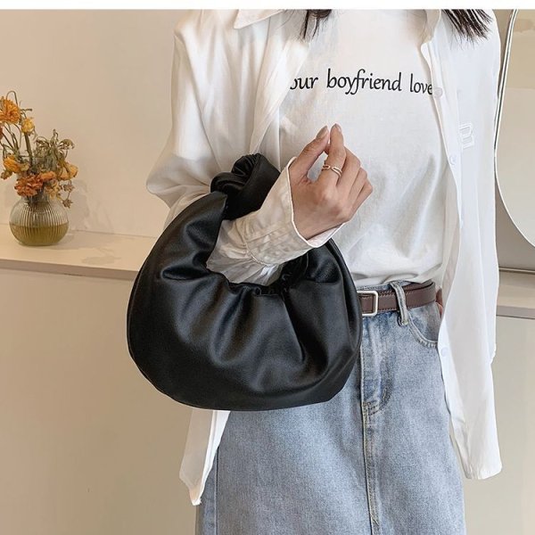 画像8: Leather one-handle croissant half-moon tote bag　レザーワンハンドルクロワッサン半月トートバッグ (8)