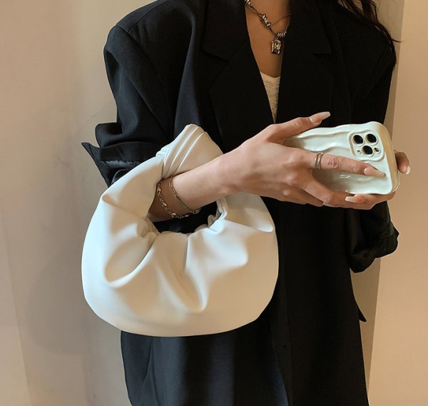 画像6: Leather one-handle croissant half-moon tote bag　レザーワンハンドルクロワッサン半月トートバッグ (6)