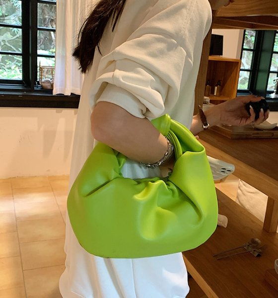 画像9: Leather one-handle croissant half-moon tote bag　レザーワンハンドルクロワッサン半月トートバッグ (9)
