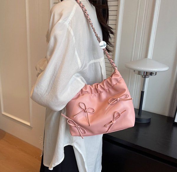 画像11: Leather 3D Ribbon Quilted Bag Chain Tote Shoulder Bag　　レザーリボン付きキルティングバックチェーントートショルダーバッグ (11)