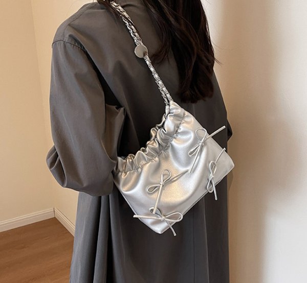 画像7: Leather 3D Ribbon Quilted Bag Chain Tote Shoulder Bag　　レザーリボン付きキルティングバックチェーントートショルダーバッグ (7)