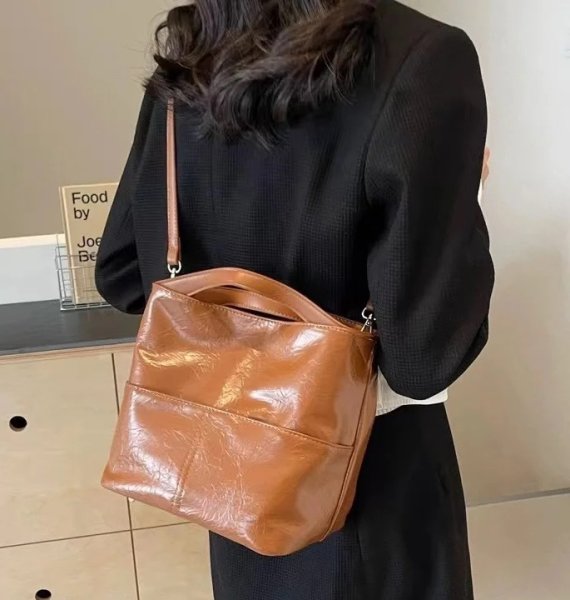 画像8: Dual-purpose shoulder and crossbody bag　レザーデュアルパーパスショルダートートバッグ (8)