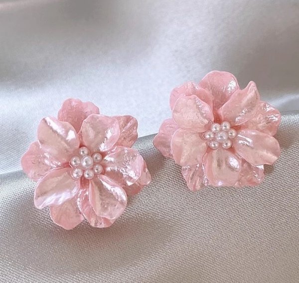 画像5: White camellia flower  Earring  ホワイト椿の花カメリアパール付きピアス イアリング (5)