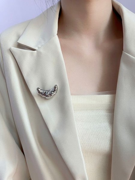 画像3:  Croissant corsage brooch 　クロワッサン半月ゴールド＆シルバーブローチコサージュ (3)