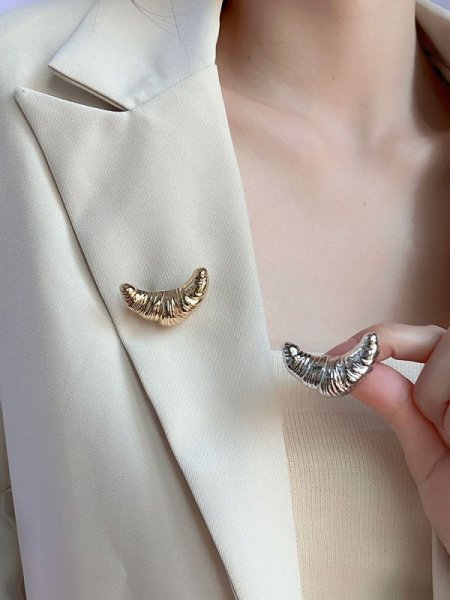 画像4:  Croissant corsage brooch 　クロワッサン半月ゴールド＆シルバーブローチコサージュ (4)